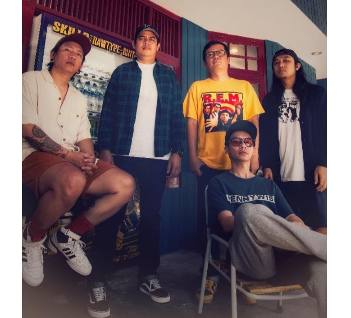 Single Perdana CRUSH-OUT  “Ditelan Dunia”