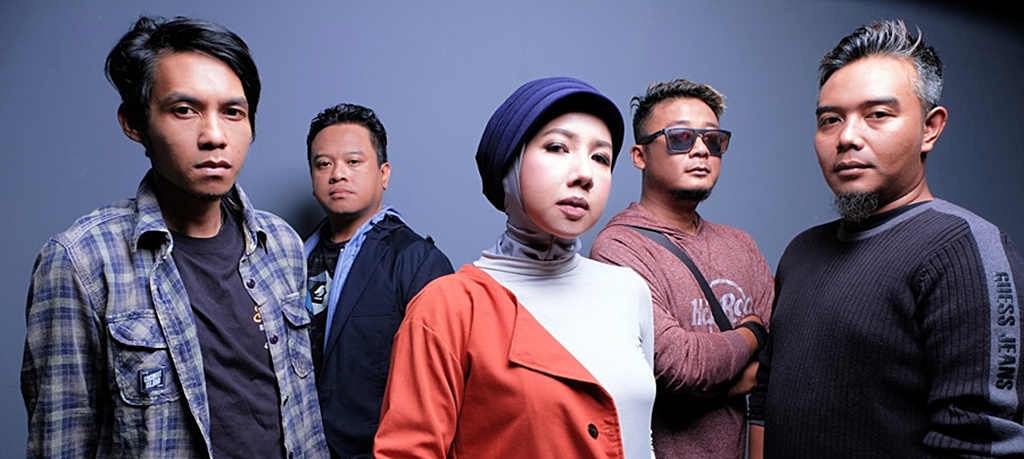 Mini Album (EP) ‘Crash N Burn’ – Dari “Mikhaila”