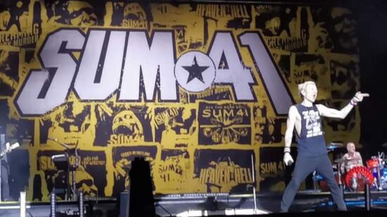 Konser Terakhir Sum 41 di Summarecon Mall Serpong, Indonesia