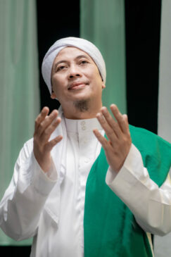 Jelang Ramadhan 2024, Opick kembali Bermusik Lagi dengan “Tersenyumlah”
