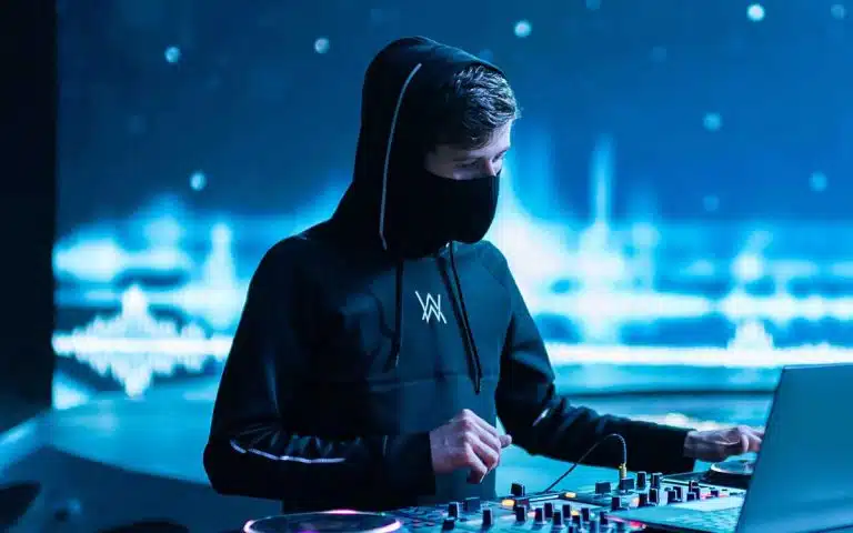 Sebelum Konser di Jakarta, Alan Walker diserbu Fansnya via WhatsApp