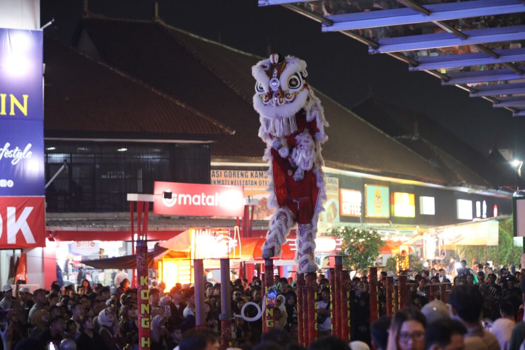 Atraksi Barongsai Hibur Pengunjung di Jakarta Fair