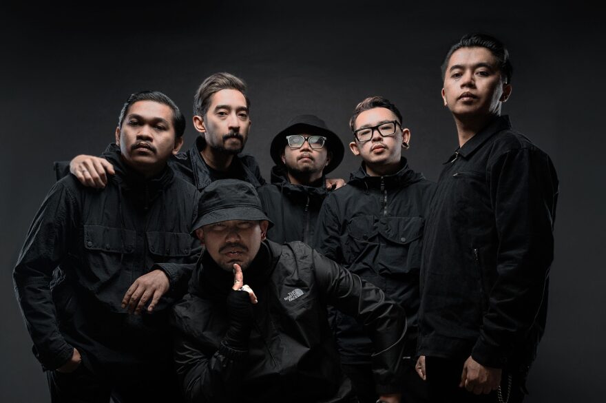 Rebellion Rose punya  Pesan Kuat Tentang Kesetiaan lewat “Dengan Tangan Di Dada Ini Janjiku Padamu”