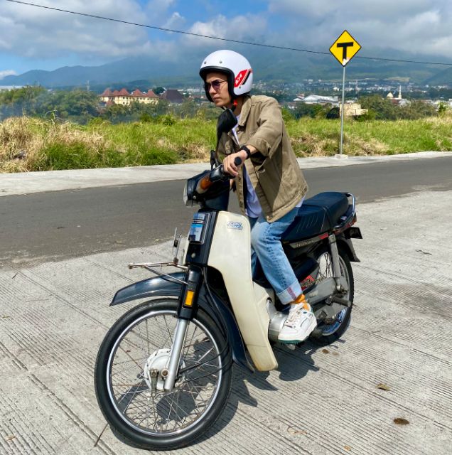 Ceritakan Kehidupan dan Percintaan Manusia, Solois Sophisti-pop Yusril Rilis Album Debut “Live and Love”