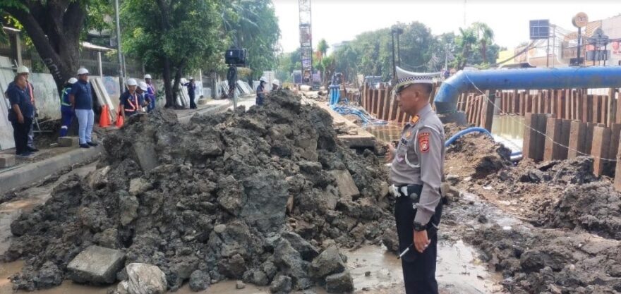 Rumah Pompa Amblas, Lalu Lintas Sunter Macet Parah