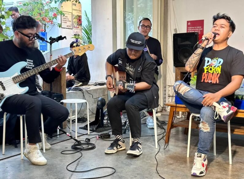 Karnamereka Band Pop Punk Bikin Lagu Mendalam, ‘Ayah Ibu’