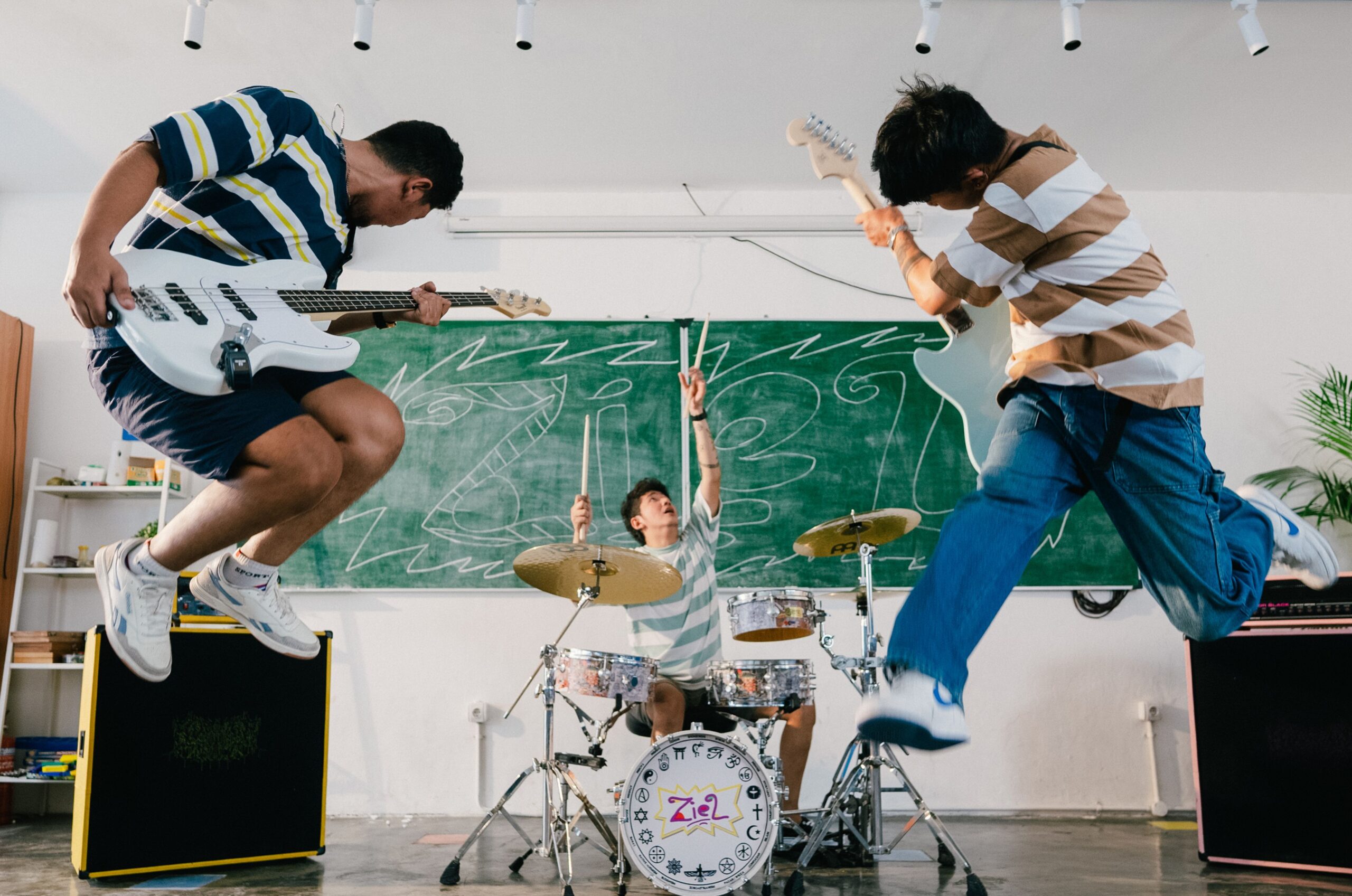 Throwback Era Melodic Punk, ZieL Ingatkan Jangan “Cari Mati”