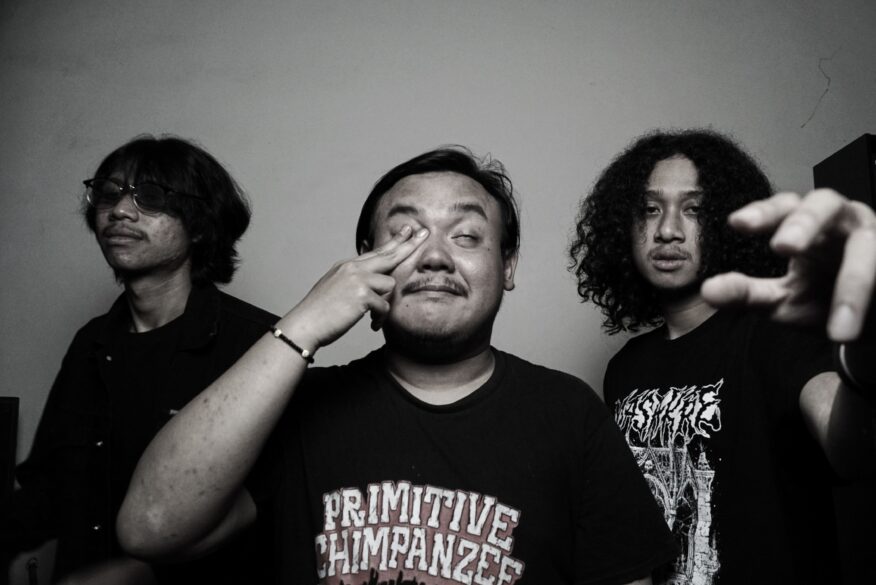 Kembalinya “Awas!!!” Persembahan Sirlord Buzz Menuju Buah Karya Sialan yang Lain