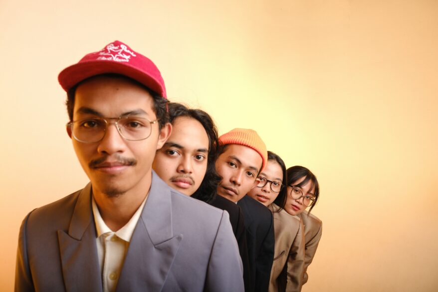 Single Kedua Water Collar “Dream Tonight”