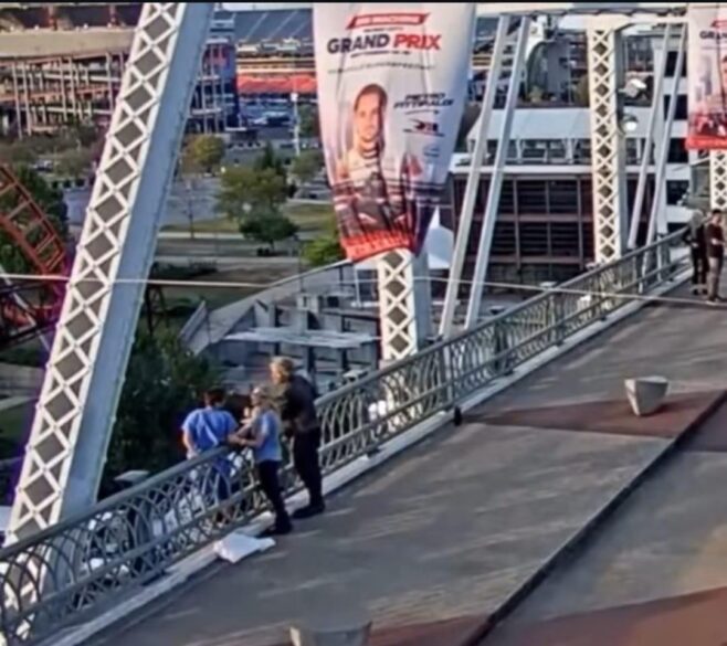 Ketika Syuting Jon Bon Jovi Selamatin wanita DI NASHVILLE untuk Bunuh Diri