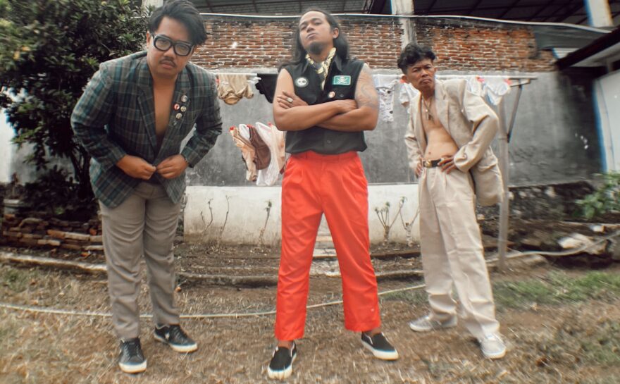 Darah yang Meng”hitam” dalam Debut Slengki n Brengki