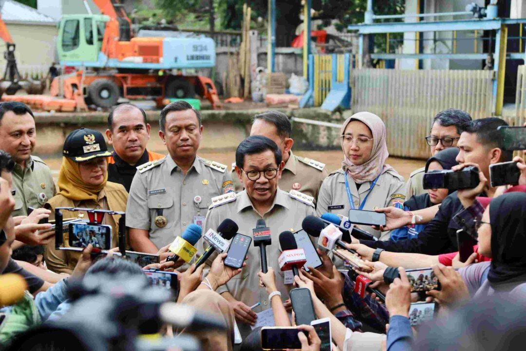 Gubernur Pramono Instruksikan untuk Cek Pintu Air untuk Tangani Banjir