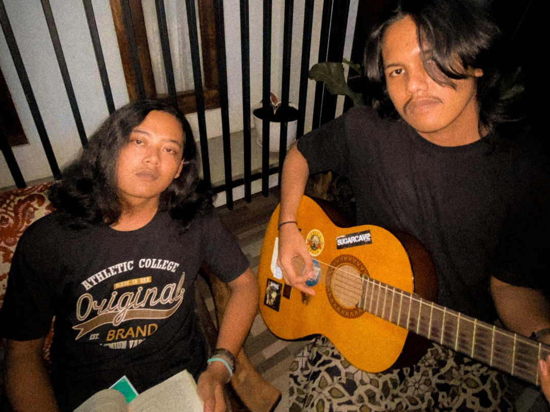 Single Perdana Tabib Gila Berjudul “Anjing Berkokok”