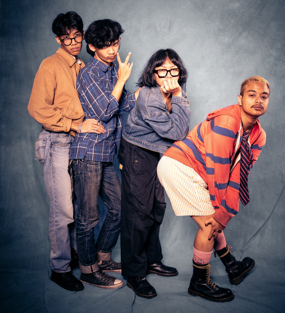 Rusa Berenang Lemparkan Satir Sosial  dengan Single Terbaru ‘Salahkan Celana Dalam’