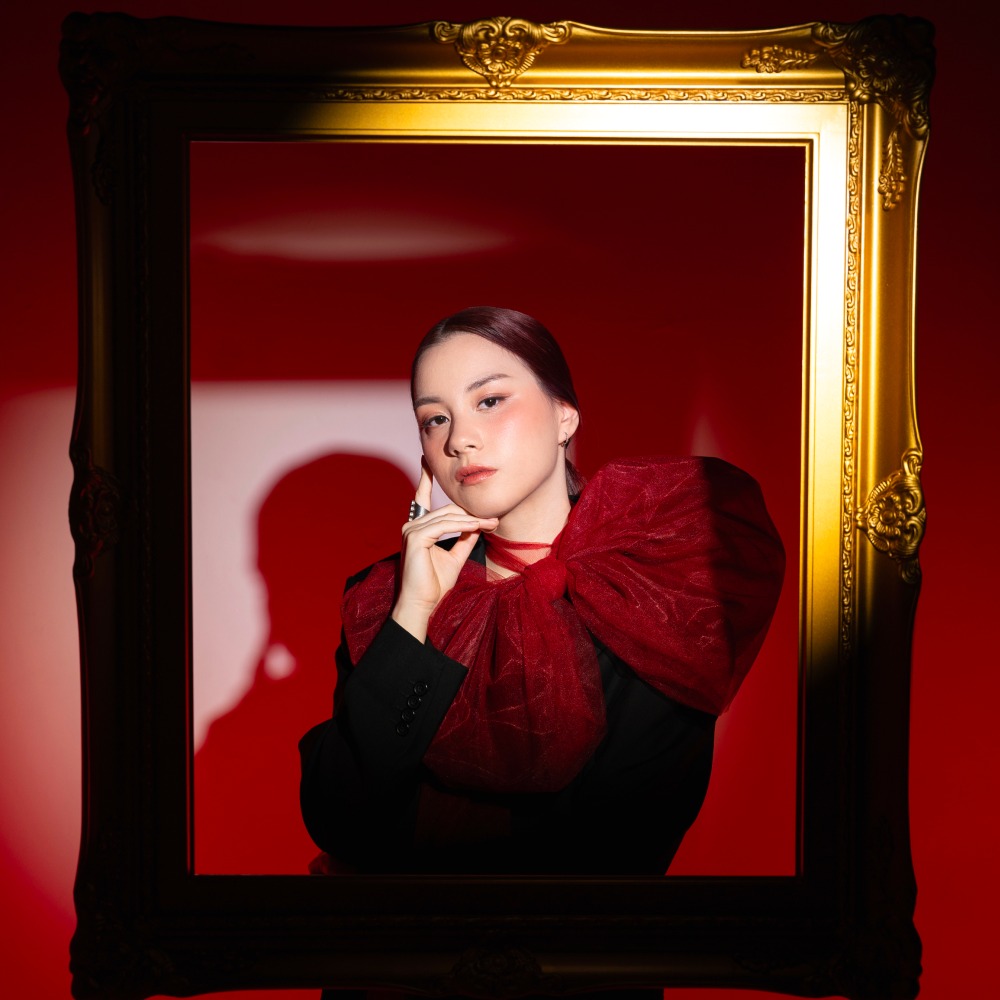 Emma Elliott Kembali dengan Single Terbaru, “BINGKAI”