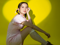 RAE Gambarkan Imajinasi Remaja Yang Tanpa Batas  di Nomor “Tale of A Girl”
