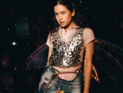Maudy Ayunda Membawa Makna Baru Tentang Kesendirian Lewat Single & Video Musik “Bulan Bawa Aku Pulang”