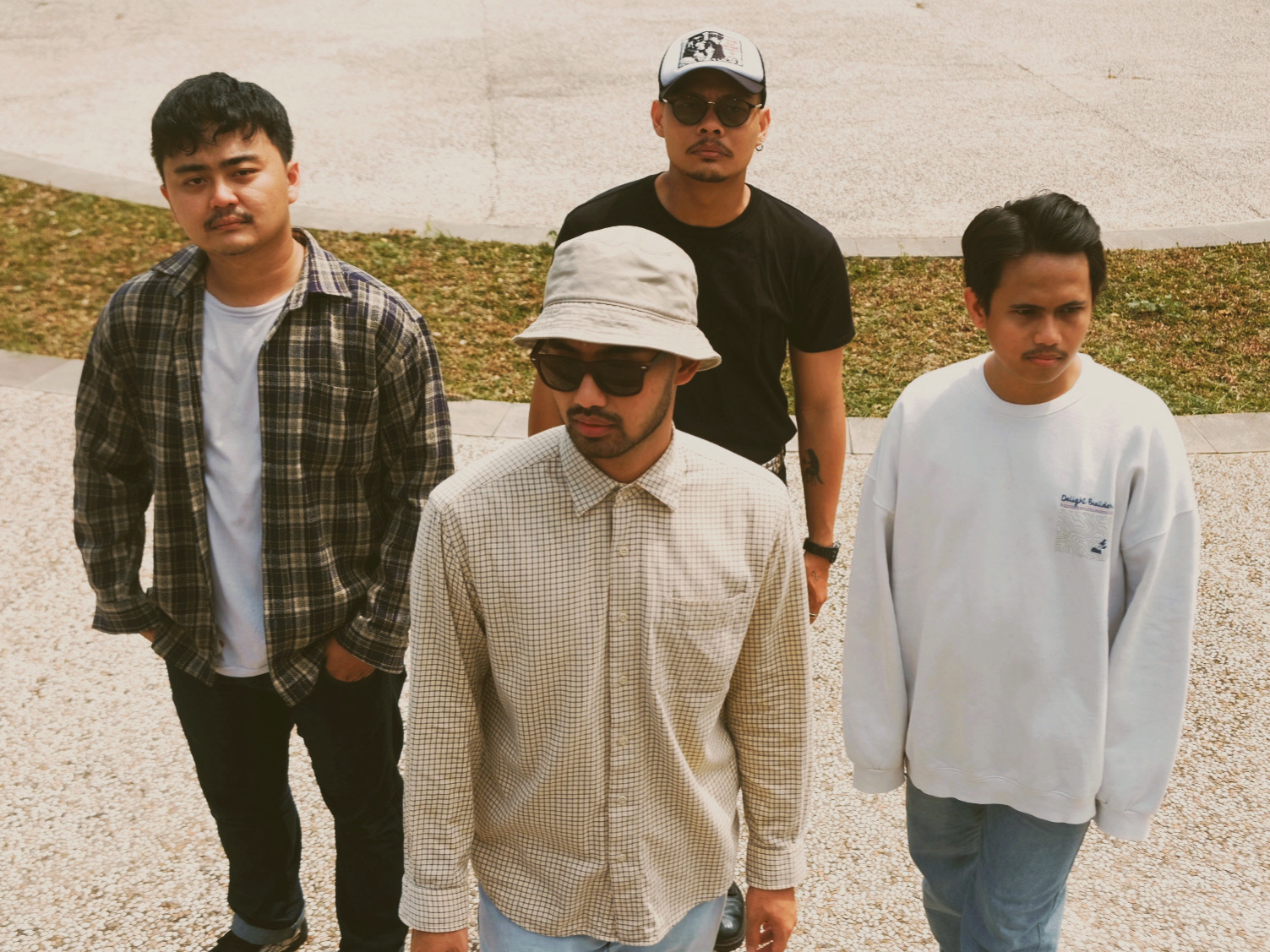 Lagu “Fantasi”: Crayon Cosmos Merayakan Senja dan Imajinasi yang Jadi Nyata