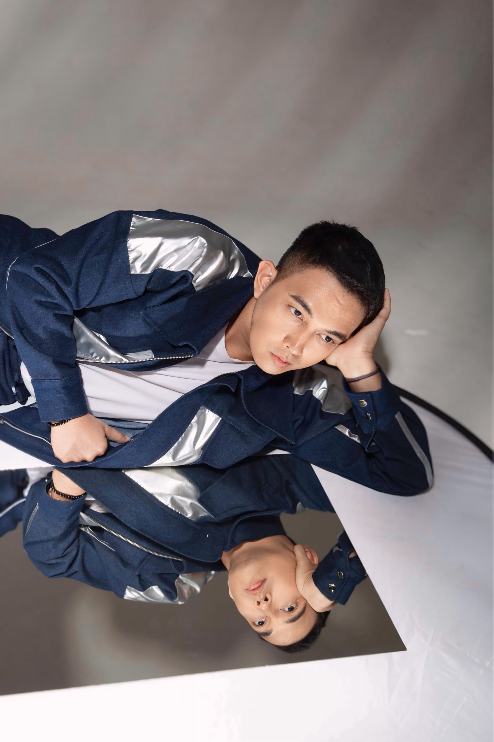 Indra Sinaga Kembali dengan Versi Baru “Ga Romantis” — Lebih Personal, dengan Konsep 80’s