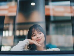 Nadine Makalew Hadirkan Album Perdana Time Traveller: Sebuah Perjalanan Musik Menyusuri Kenangan dan Harapan