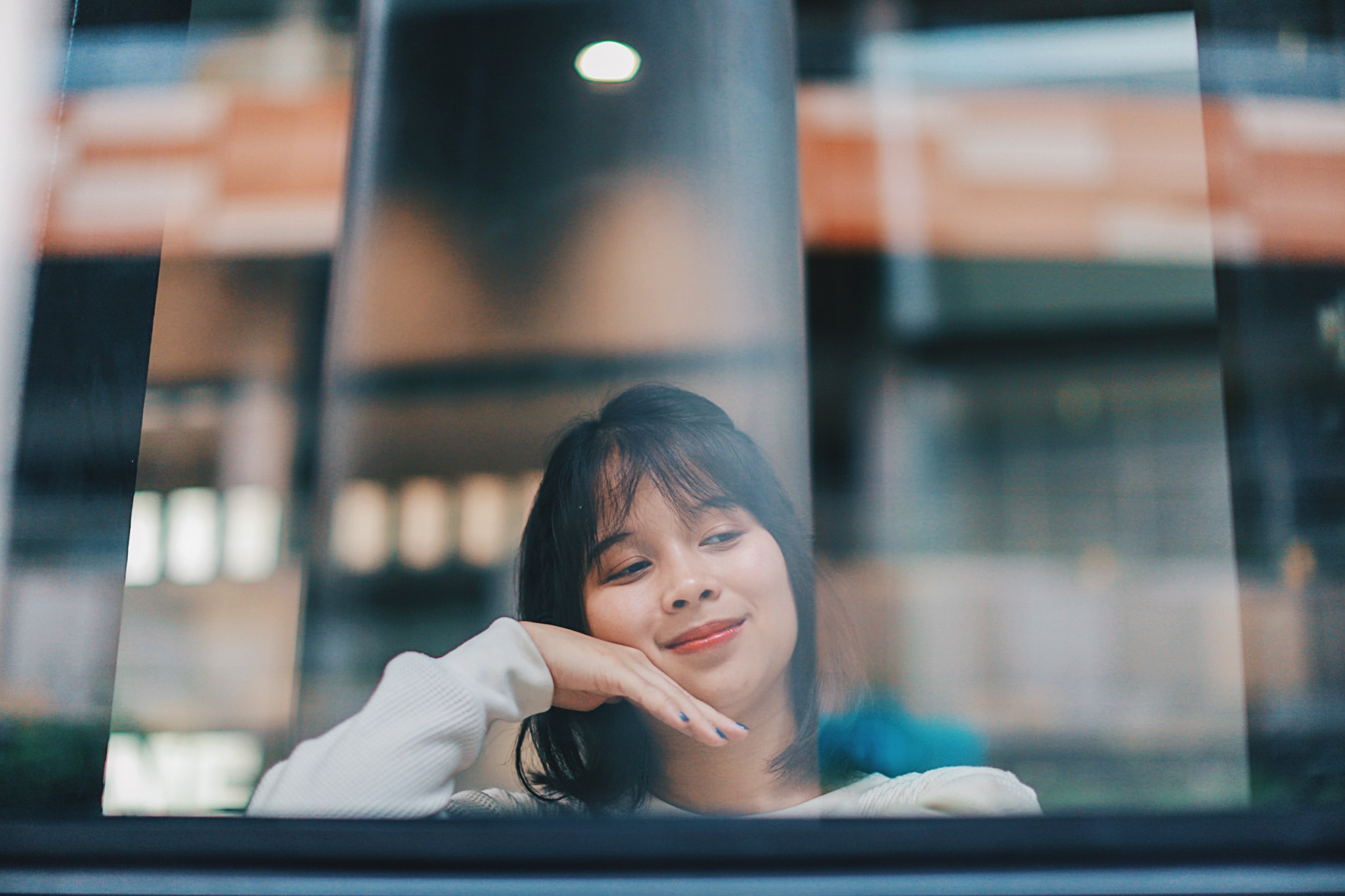 Nadine Makalew Hadirkan Album Perdana Time Traveller: Sebuah Perjalanan Musik Menyusuri Kenangan dan Harapan