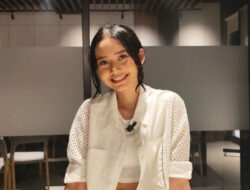 Setelah “Crush”, Efah Aaralyn Tampil di Soundtrack Film dengan Lagu Ikonik Era 90-an