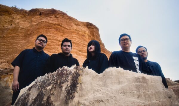 Soy Kongo Rilis Debut EP “SEKAP”: Post-Punk/Goth Rock Bernarasi Ingatan dan Pembangunan