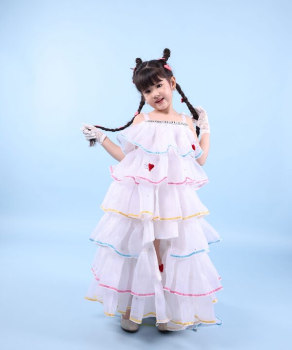 Ariana Menciptakan Melodi dan Liriknya dari Imajinasinya “Kita Bisa Apa Saja” 