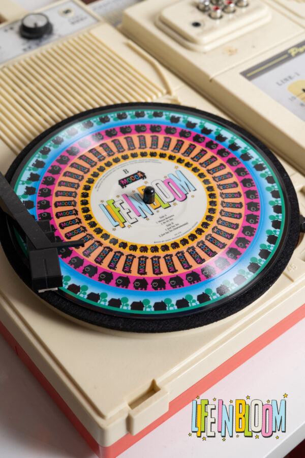 Mocca Rilis Vinyl Mini Album Life In BLOOM Berkonsep ANIMASI ZOETROPE