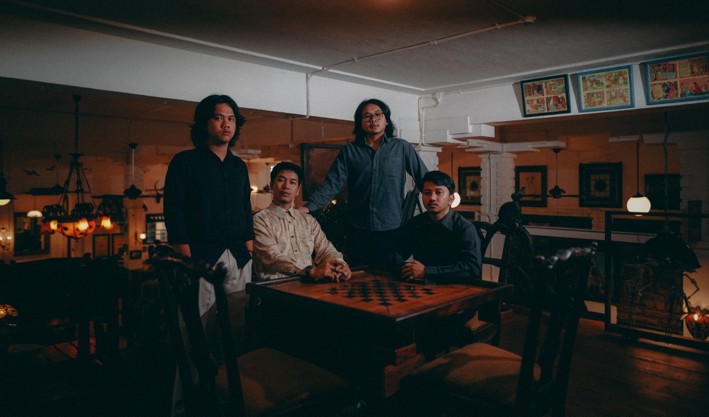 Band Rock RUMAH TUA Resmi Rilis Album Perdana “Merayakan Hari Akhir”