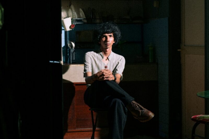 eńau Gandeng Ari Lesmana di Single “Sesi Potret”, Lagu Tentang Waktu, Kehilangan, dan Kerinduan