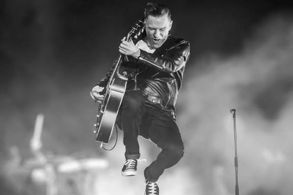 Bryan Adams Kembali ke Jakarta, Rayakan Rock Klasik Tanpa Basa-Basi