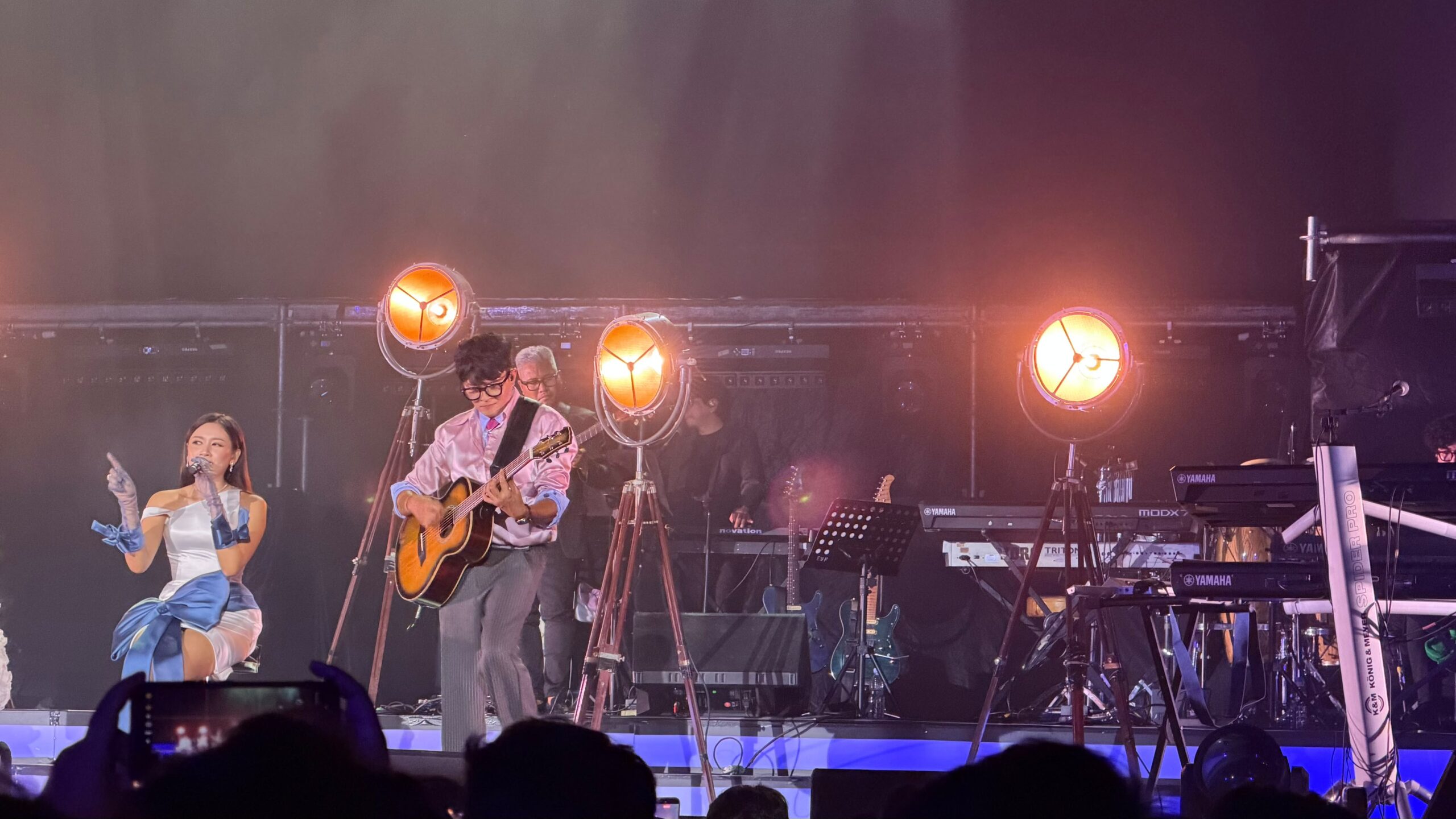 Konser 25 Tahun Janji Suci Yovie & Nuno di Istora Senayan Berlangsung Meriah, Hadirkan Ariel NOAH hingga Dudy Oris