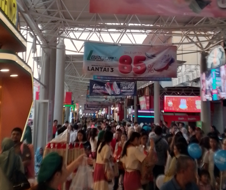 Jakarta Fair Dipadati Pengunjung, Program Diskon Besar hingga 85 Persen Jadi Daya Tarik Utama