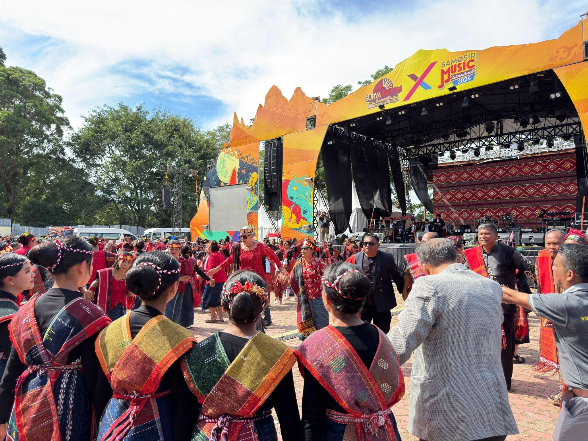 Perkuat Citra Danau Toba, Lyodra, Viky Sianipar & Posan Tobing dan Para Musisi Internasional Tampil Memukau di Samosir Music International
