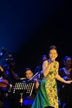 Konser Tribute Teresa Teng di Jakarta Hadirkan Kris Dayanti, Flora Liu, dan Putri Ayu dalam Balutan Orkestra Megah
